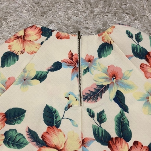 AX Paris Cream Floral Shift Dress (fits like sz 4) - Picture 6 of 8